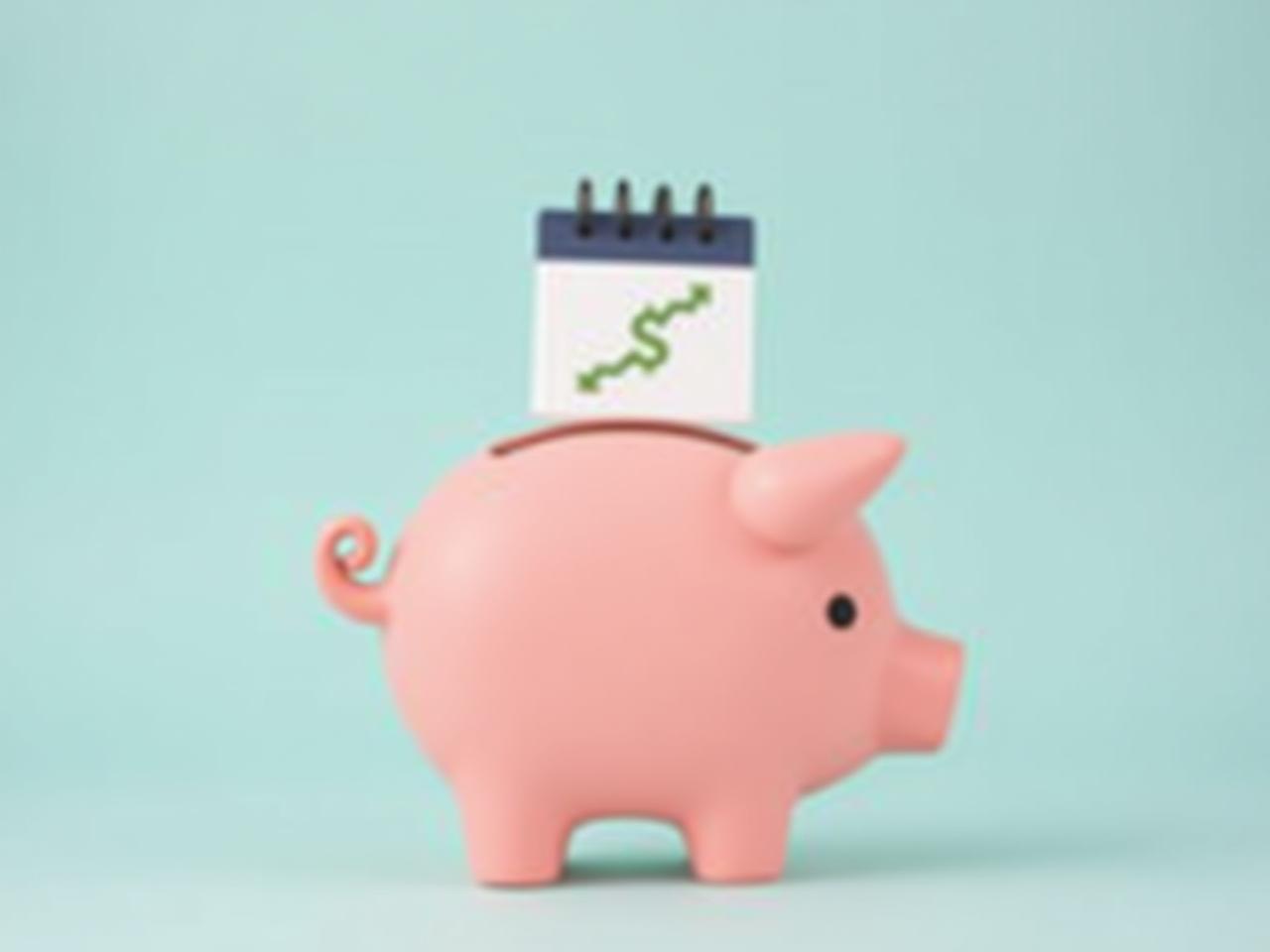 Image of a piggy bank with a calendar and an automatic transfer symbol, representing automatic savings and financial planning.